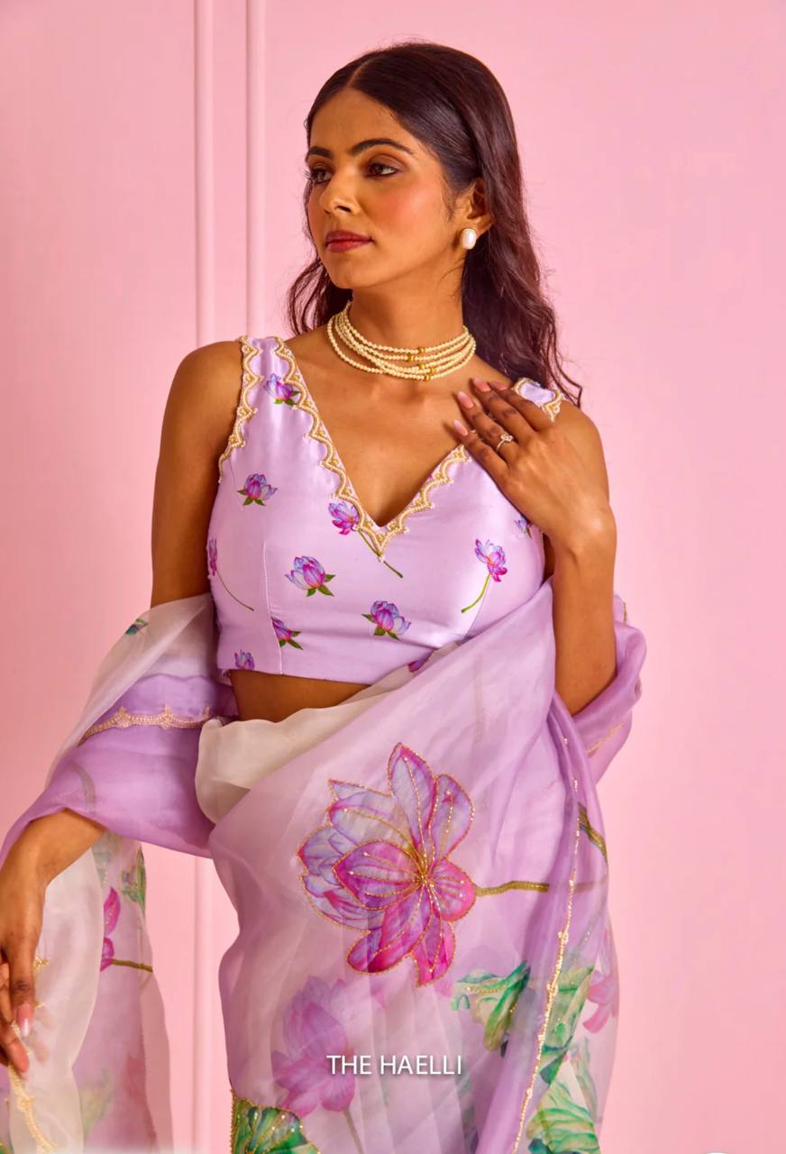Women's Exquisite Lavender & White Organza Saree with Hand-Painted Lotus Floral Motifs & Gold Embellished Border β Complete with Matching Printed Blouse for Festive & Special Occasions