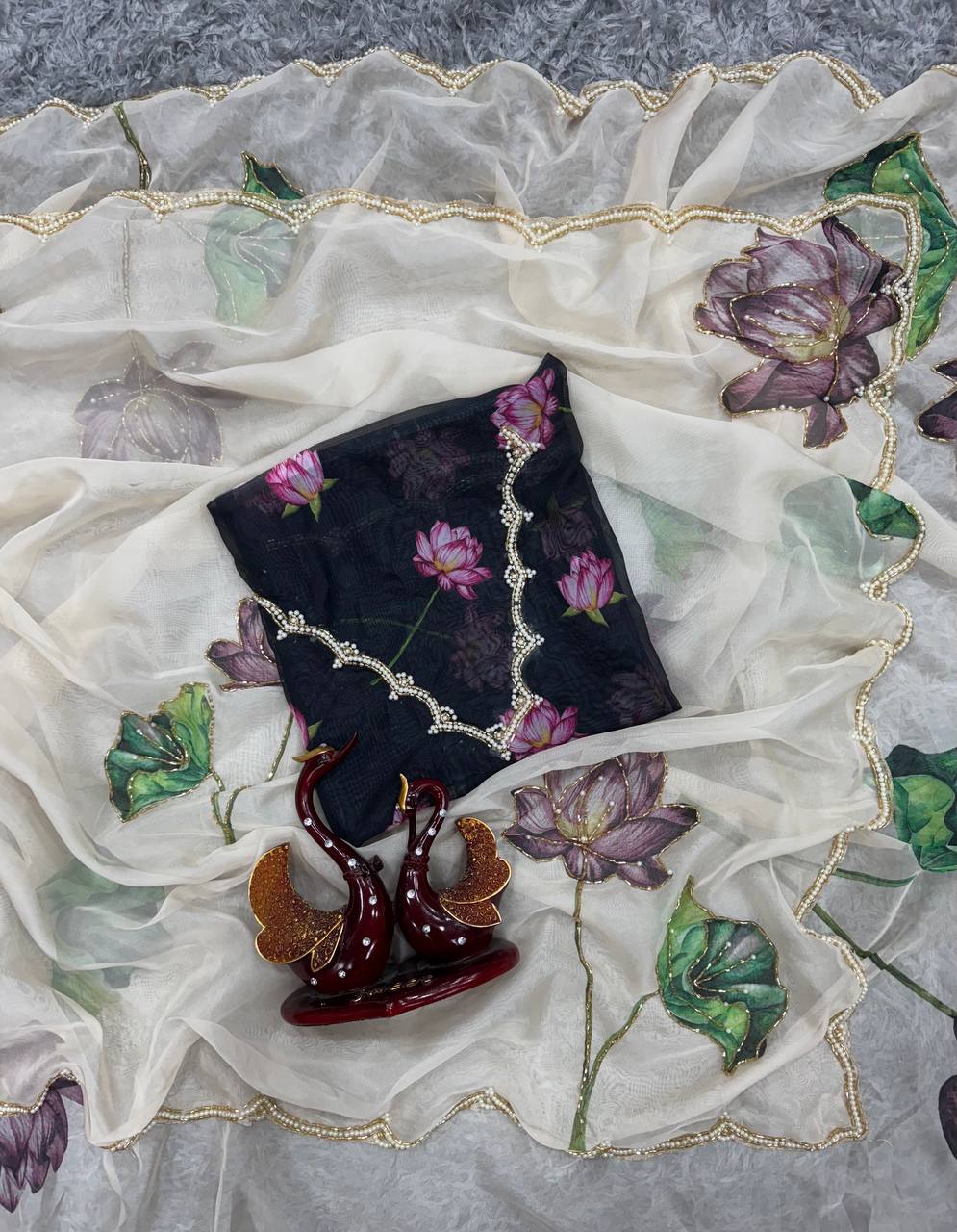 Women's Exquisite Lavender & White Organza Saree with Hand-Painted Lotus Floral Motifs & Gold Embellished Border β Complete with Matching Printed Blouse for Festive & Special Occasions - Image 7