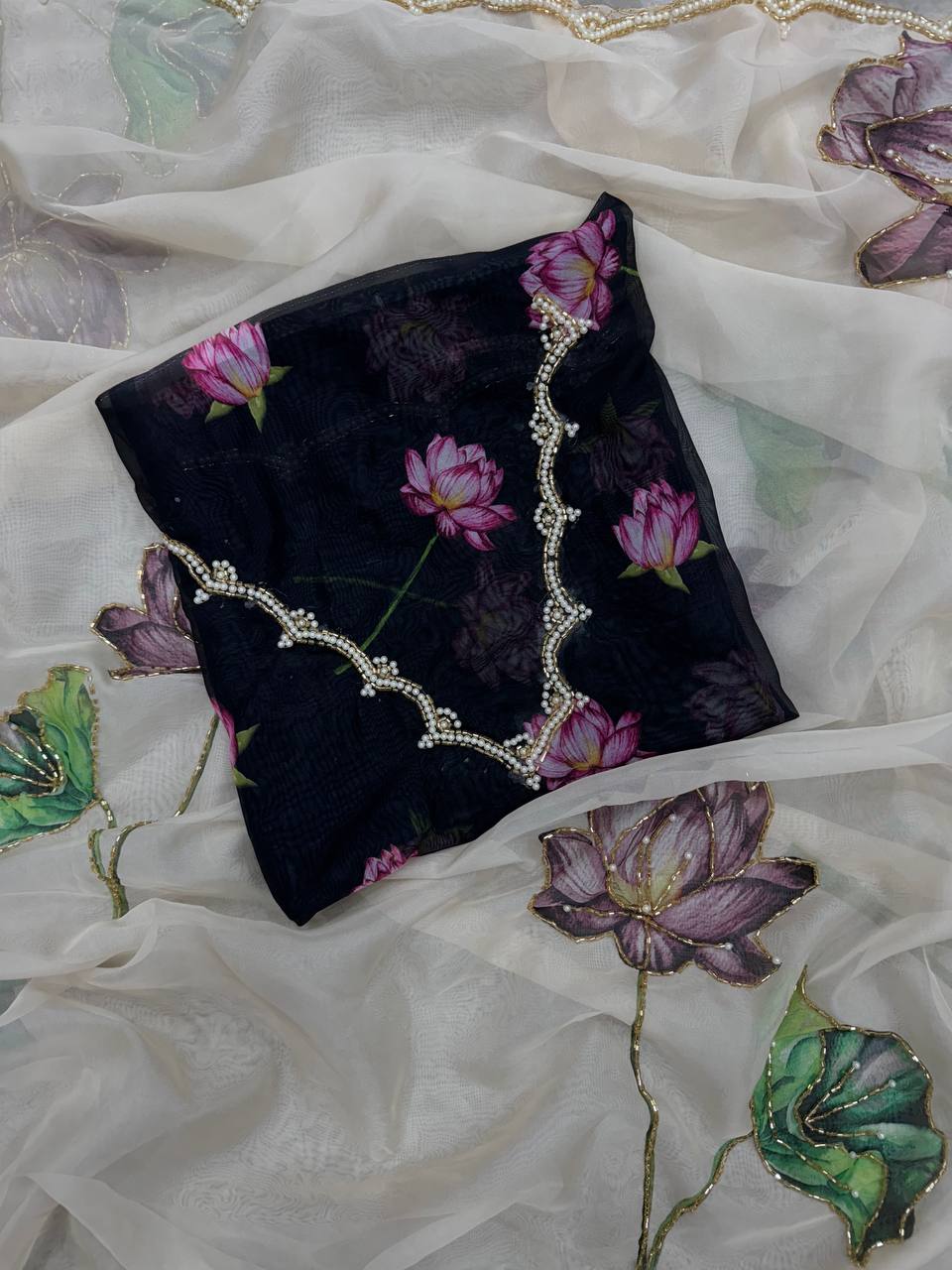 Women's Exquisite Lavender & White Organza Saree with Hand-Painted Lotus Floral Motifs & Gold Embellished Border β Complete with Matching Printed Blouse for Festive & Special Occasions - Image 9